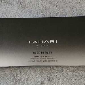 Tahari Beauty Dusk to Dawn Eyeshadow Palette Size: .30oz